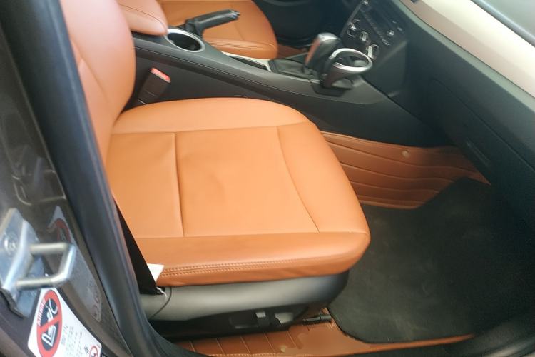 Used BMW X1 2013 sDrive18i Fashion Model Right Front Seat