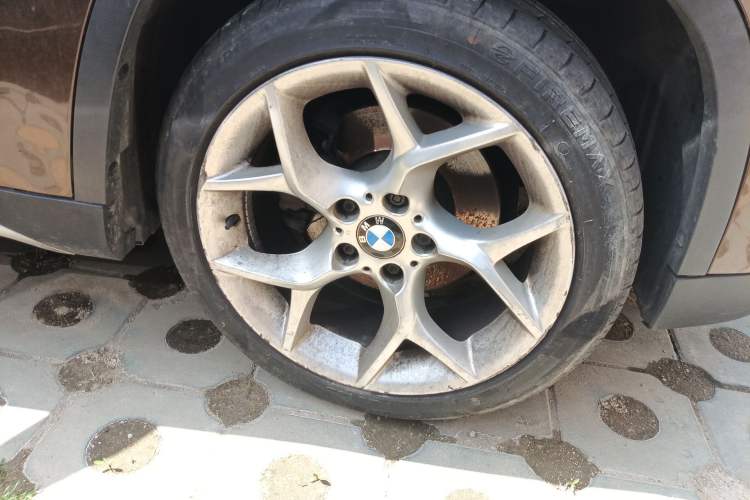 Used BMW X1 2013 xDrive20i X Design Package Right Front Wheel Hub