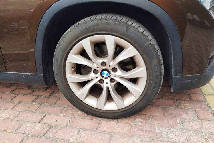 Used BMW X1 2013 sDrive18i Fashion Model Right Front Wheel Hub