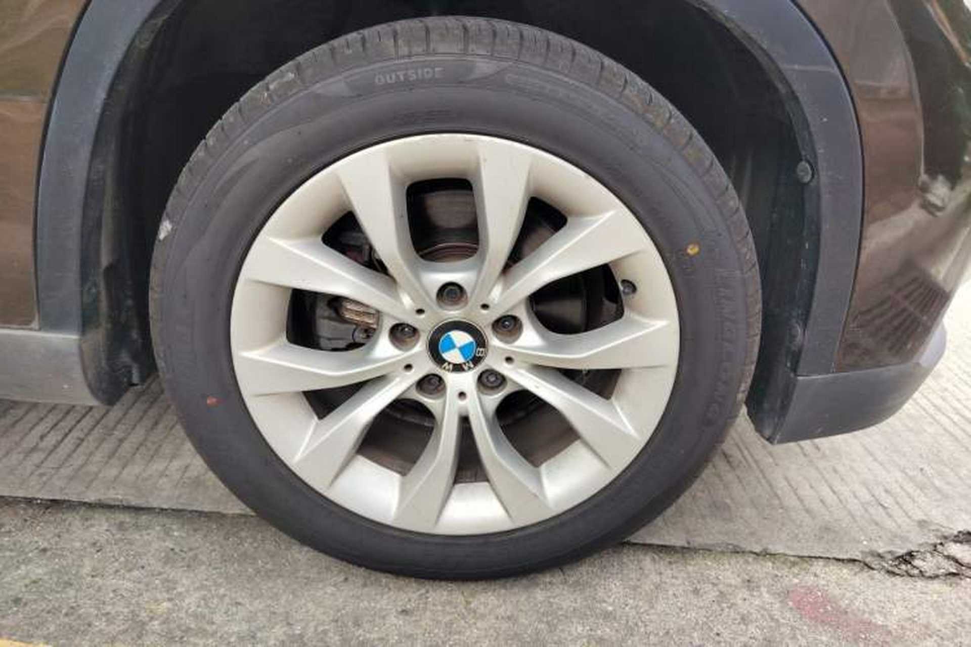 Used BMW X1 2013 sDrive18i Fashion Model Right Front Wheel Hub