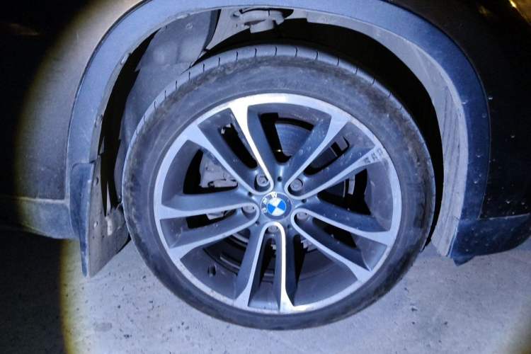 Used BMW X1 2013 sDrive18i Sport Design Package Right Front Wheel Hub