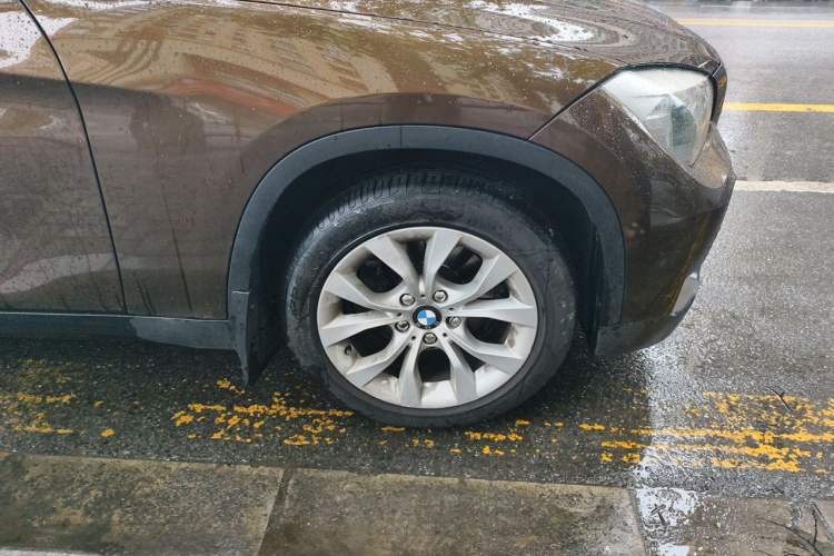 Used BMW X1 2013 sDrive18i Fashion Model Right Front Wheel Hub