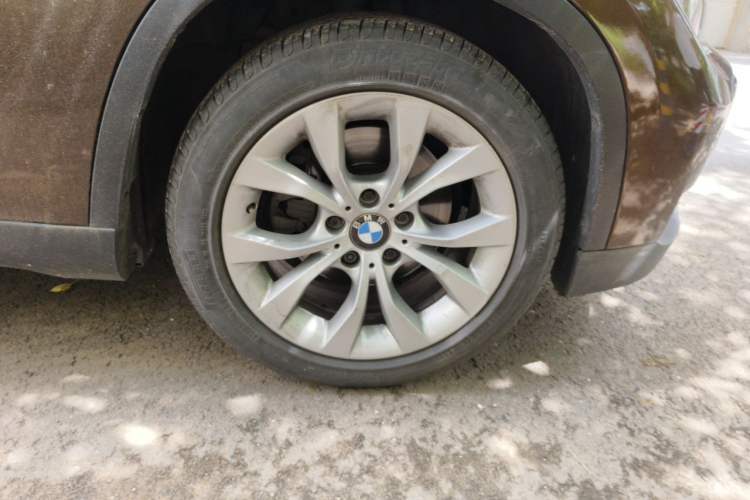 Used BMW X1 2013 sDrive18i Fashion Model Right Front Wheel Hub