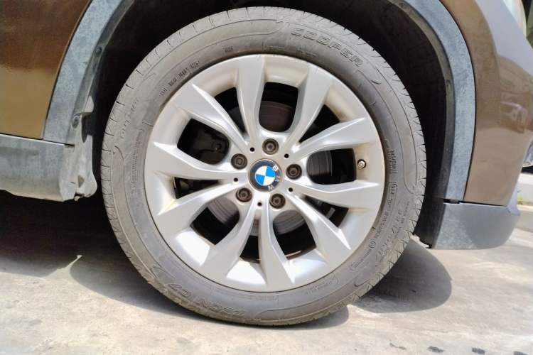 Used BMW X1 2013 sDrive18i Fashion Model Right Front Wheel Hub