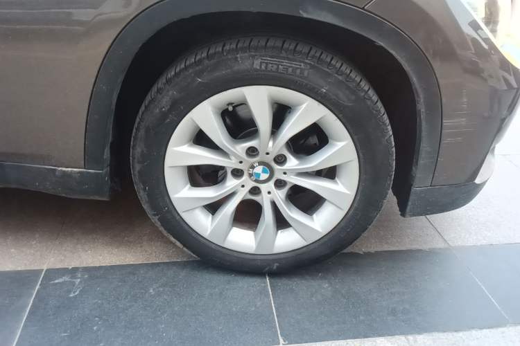Used BMW X1 2013 sDrive18i Fashion Model Right Front Wheel Hub