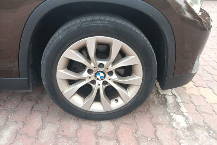 Used BMW X1 2013 sDrive18i Leading Model Right Front Wheel Hub