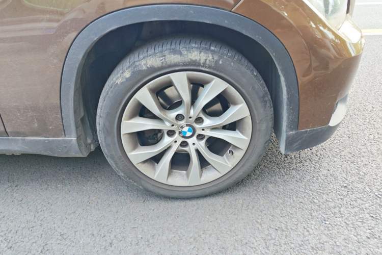 Used BMW X1 2013 sDrive18i Fashion Model Right Front Wheel Hub