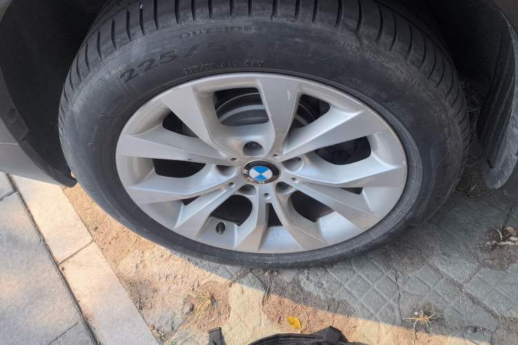 Used BMW X1 2013 sDrive18i Fashion Model Right Front Wheel Hub
