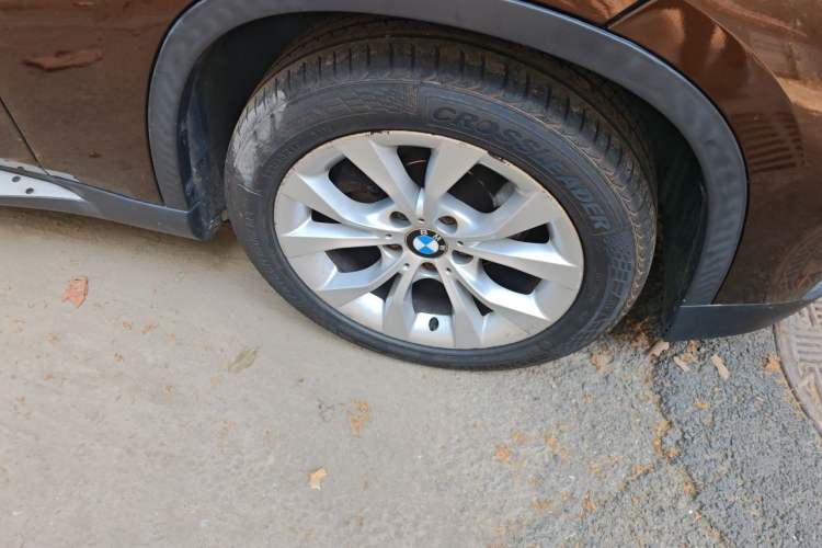 Used BMW X1 2013 sDrive18i Fashion Model Right Front Wheel Hub