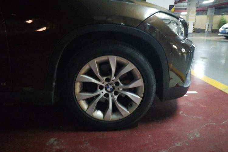 Used BMW X1 2013 sDrive18i Leading Model Right Front Wheel Hub