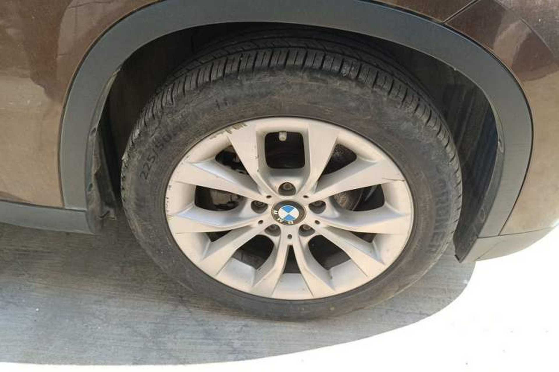 Used BMW X1 2013 sDrive18i Fashion Model Right Front Wheel Hub