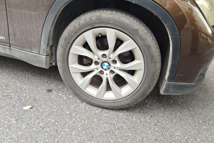 Used BMW X1 2013 sDrive18i Leading Model Right Front Wheel Hub