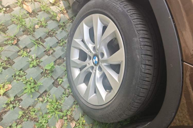 Used BMW X1 2013 sDrive18i Fashion Model Right Front Wheel Hub