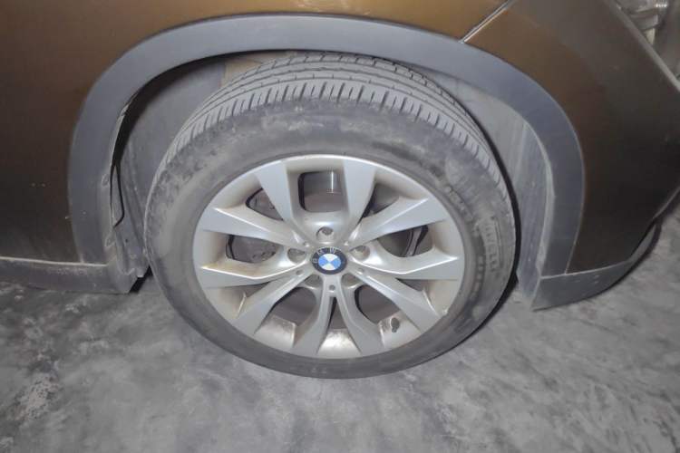 Used BMW X1 2013 sDrive18i Leading Model Right Front Wheel Hub