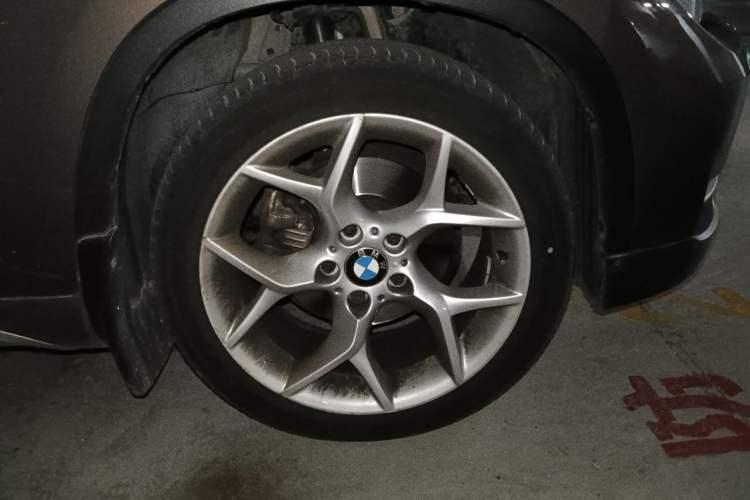 Used BMW X1 2013 xDrive20i X Design Package Right Front Wheel Hub