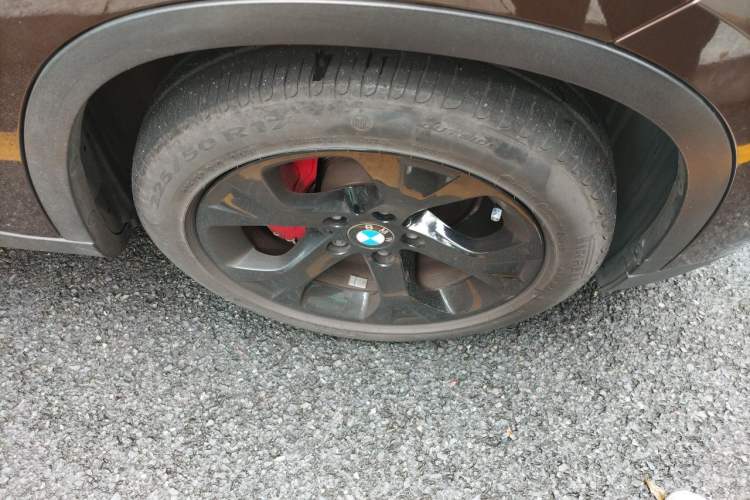 Used BMW X1 2013 sDrive18i Fashion Model Right Front Wheel Hub
