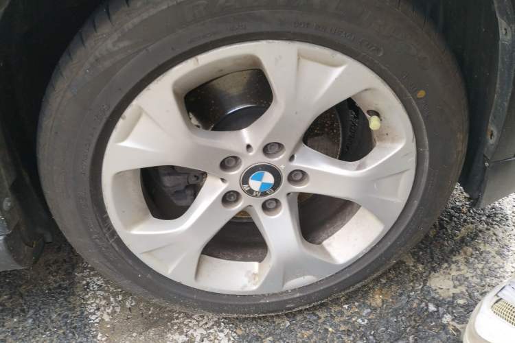 Used BMW X1 2013 sDrive18i Fashion Model Right Front Wheel Hub