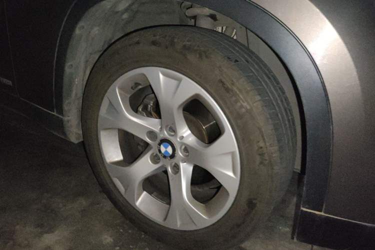 Used BMW X1 2013 sDrive18i Fashion Model Right Front Wheel Hub