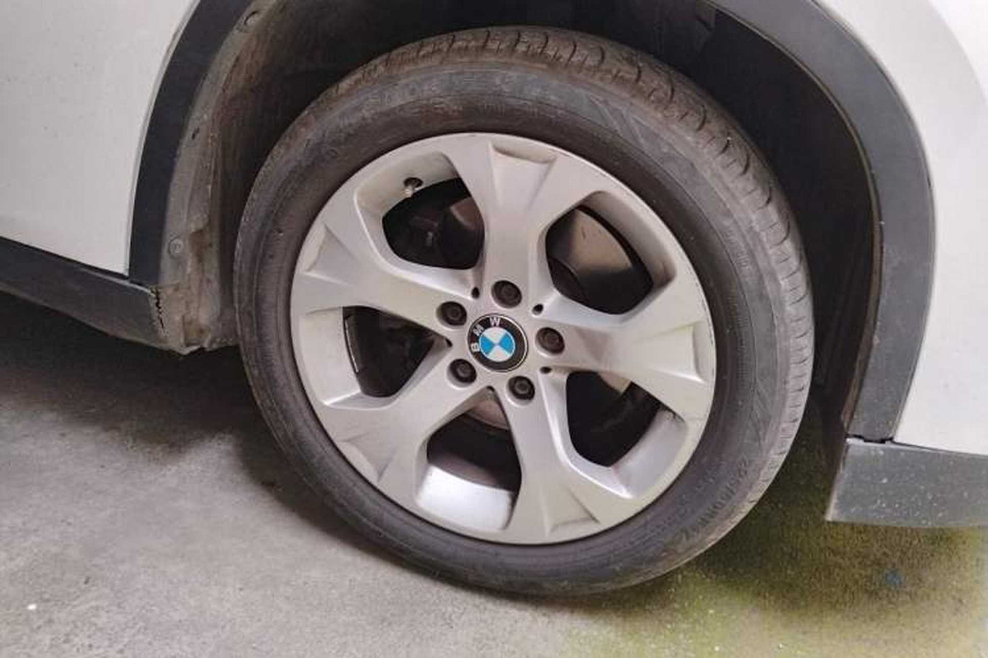 Used BMW X1 2013 sDrive18i Leading Model Right Front Wheel Hub