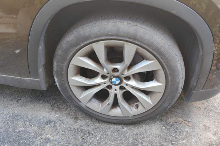 Used BMW X1 2013 sDrive18i Fashion Model Right Front Wheel Hub