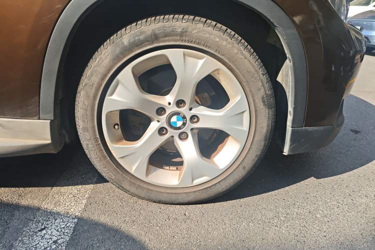 Used BMW X1 2013 sDrive18i Leading Model Right Front Wheel Hub