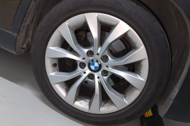 Used BMW X1 2013 sDrive18i Leading Model Right Front Wheel Hub