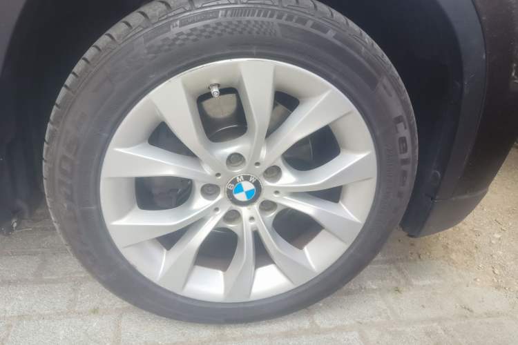 Used BMW X1 2013 sDrive18i Fashion Model Right Front Wheel Hub