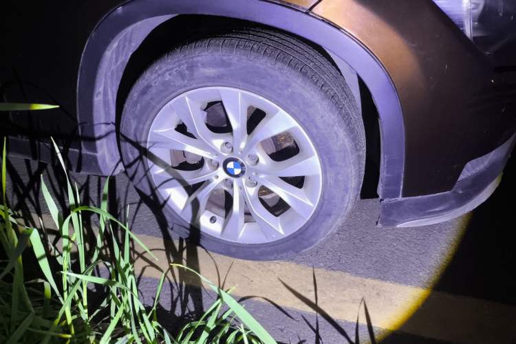 Used BMW X1 2013 sDrive18i Fashion Model Right Front Wheel Hub