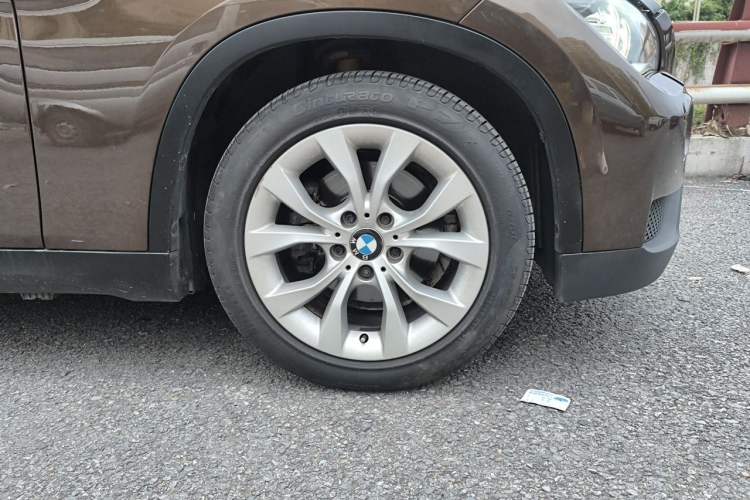 Used BMW X1 2013 sDrive18i Leading Model Right Front Wheel Hub
