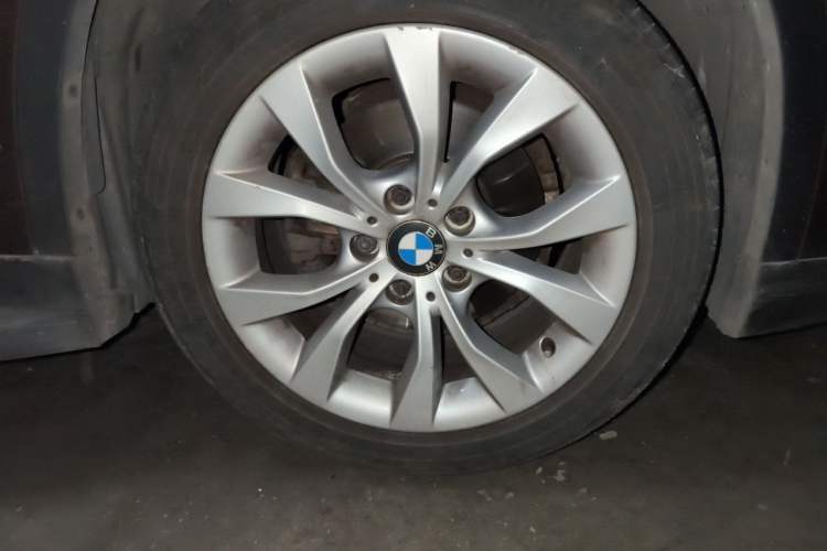 Used BMW X1 2013 sDrive18i Fashion Model Right Front Wheel Hub