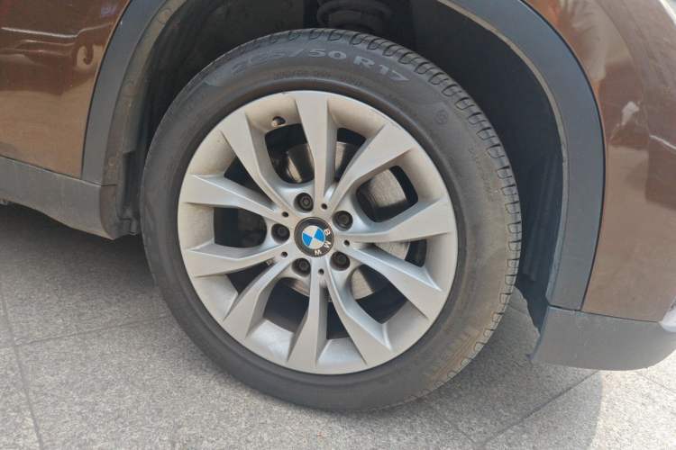 Used BMW X1 2013 sDrive18i Fashion Model Right Front Wheel Hub