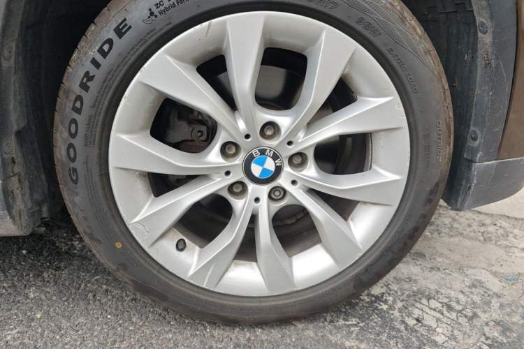 Used BMW X1 2013 sDrive18i Fashion Model Right Front Wheel Hub