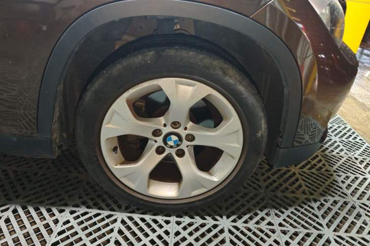 Used BMW X1 2013 sDrive18i Fashion Model Right Front Wheel Hub