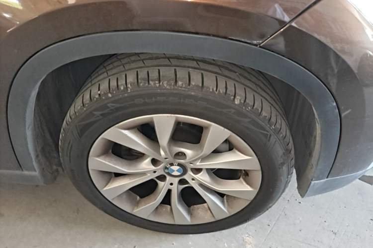 Used BMW X1 2013 sDrive18i Fashion Model Right Front Wheel Hub