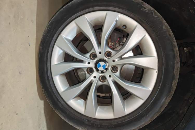 Used BMW X1 2013 sDrive18i Leading Model Right Front Wheel Hub