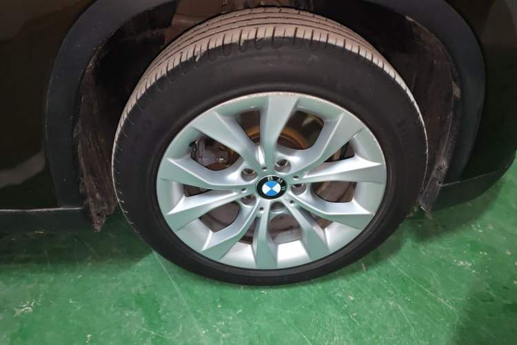 Used BMW X1 2013 sDrive18i Fashion Model Right Front Wheel Hub