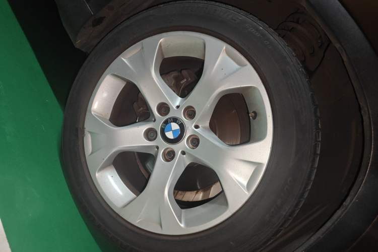 Used BMW X1 2013 sDrive18i Leading Model Right Front Wheel Hub