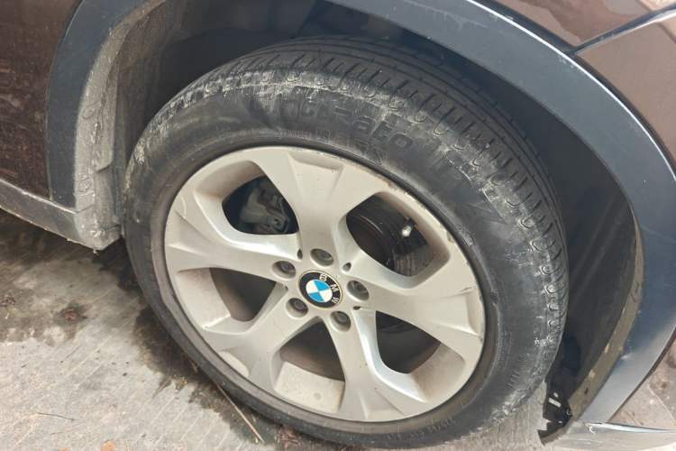 Used BMW X1 2013 sDrive18i Fashion Model Right Front Wheel Hub