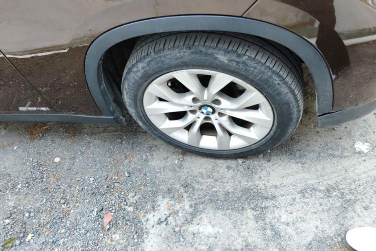 Used BMW X1 2013 sDrive18i Fashion Model Right Front Wheel Hub