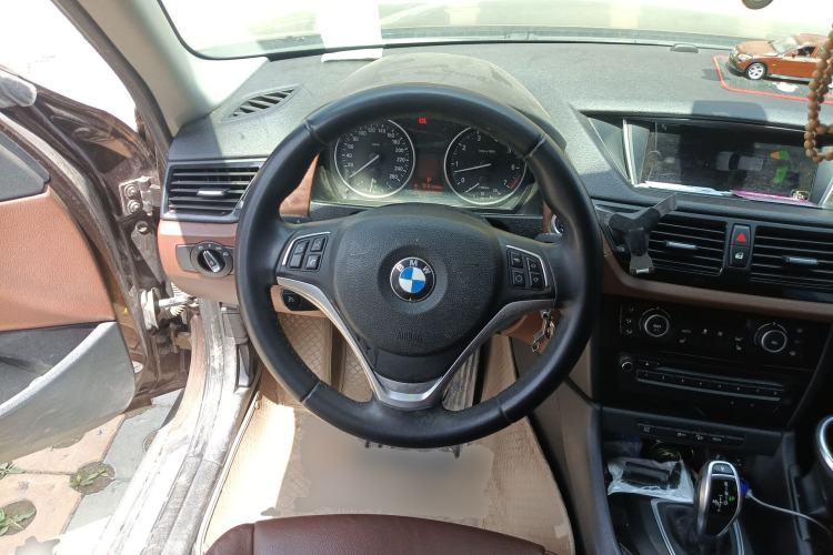 Used BMW X1 2013 xDrive20i X Design Package Steering Wheel