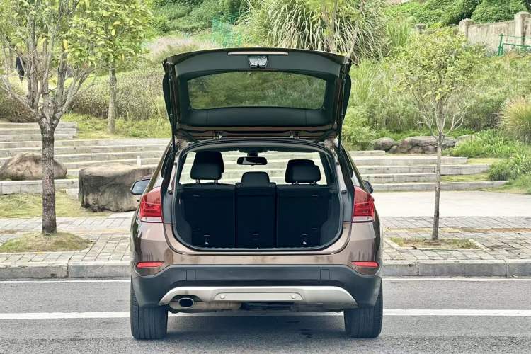 Used BMW X1 2013 sDrive18i Leading Model Trunk