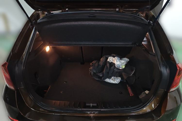 Used BMW X1 2013 sDrive18i Fashion Model Trunk