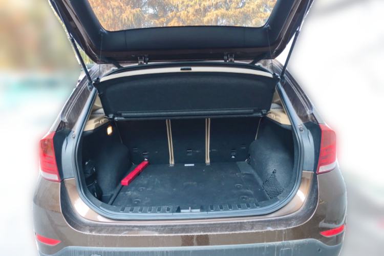 Used BMW X1 2013 sDrive18i Fashion Model Trunk