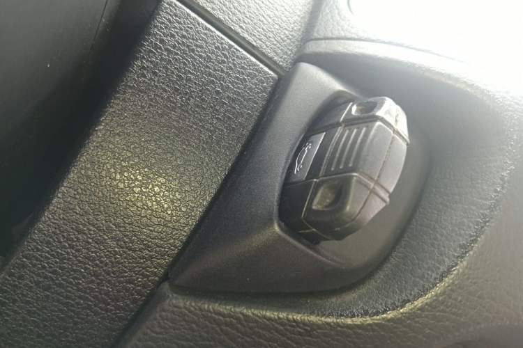 Used BMW X1 2013 sDrive18i Fashion Model Vehicle Key