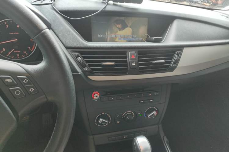 Used BMW X1 2013 sDrive18i Fashion Model Audio And AC Panel
