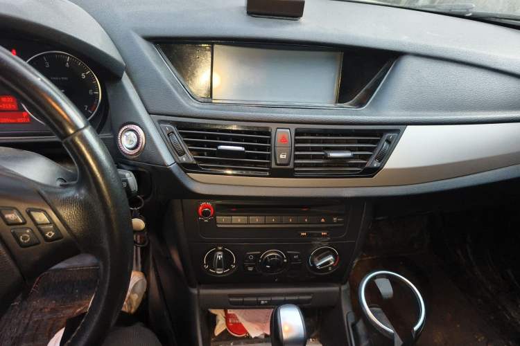 Used BMW X1 2013 sDrive18i Fashion Model Audio And AC Panel