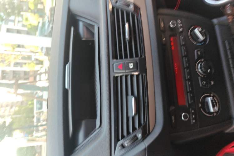Used BMW X1 2013 sDrive18i manual model Audio And AC Panel