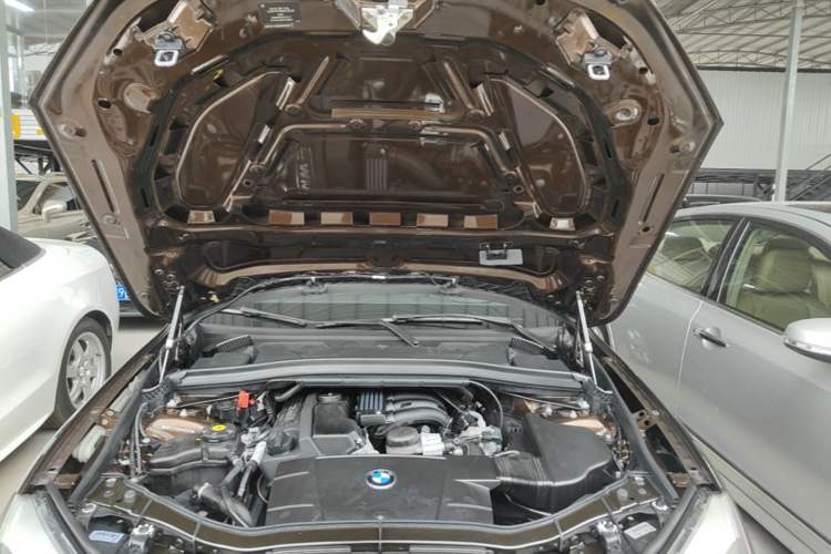 Used BMW X1 2013 sDrive18i Fashion Model Engine Bay