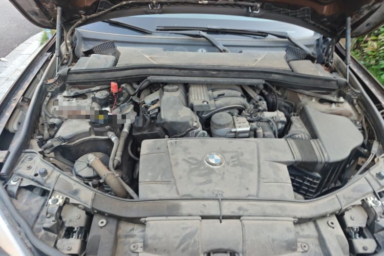 Used BMW X1 2013 sDrive18i manual model Engine Bay