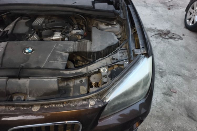 Used BMW X1 2013 sDrive18i Fashion Model Engine Bay Left